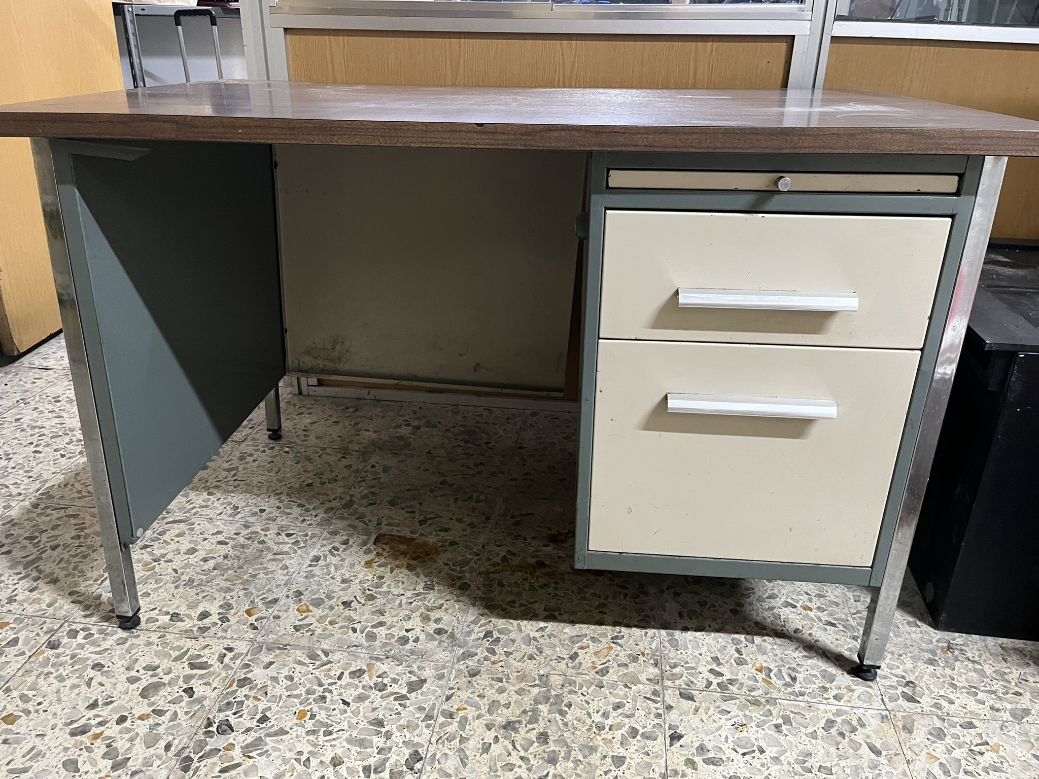 Escritorio metálico